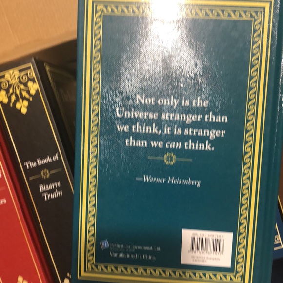 Set of Six interesting fact books. - Picture 8 of 14